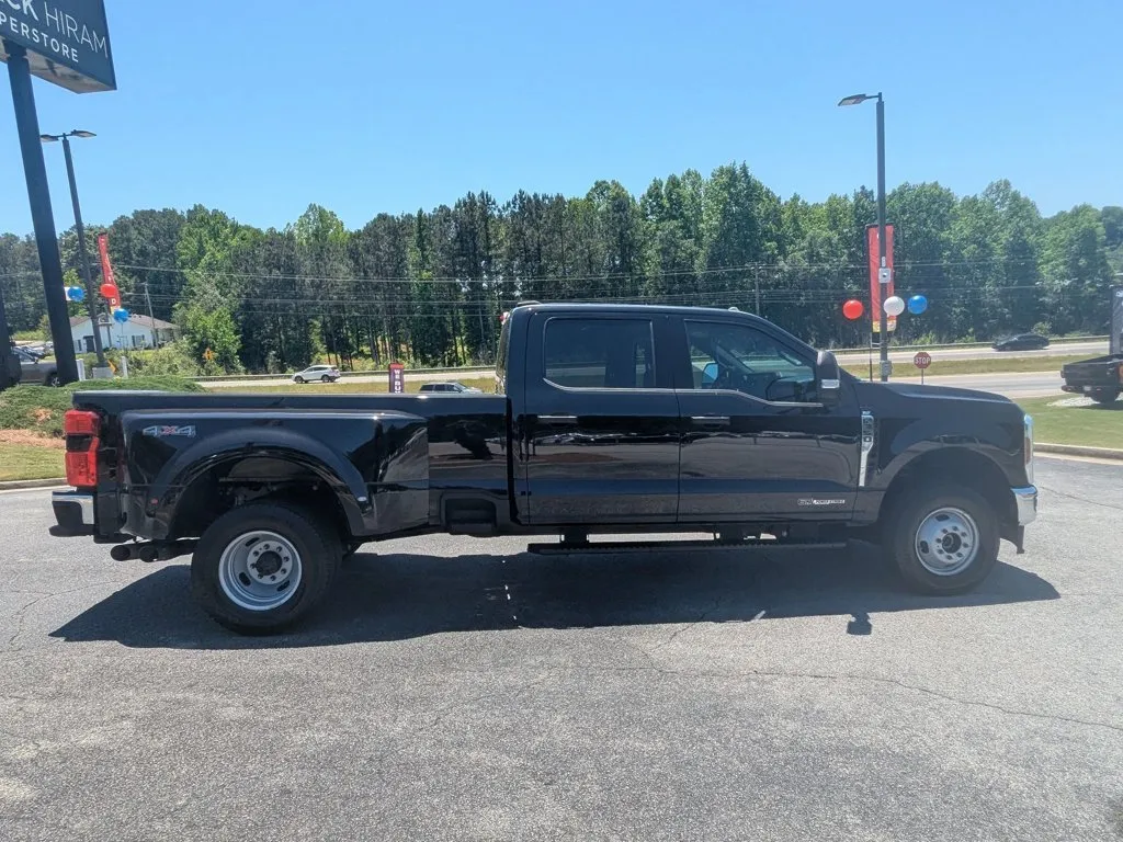 2025 Ford Super Duty F-350 DRW XLT thumbnail 4