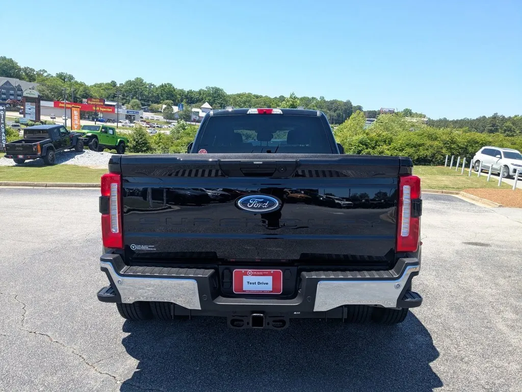 2025 Ford Super Duty F-350 DRW XLT thumbnail 6