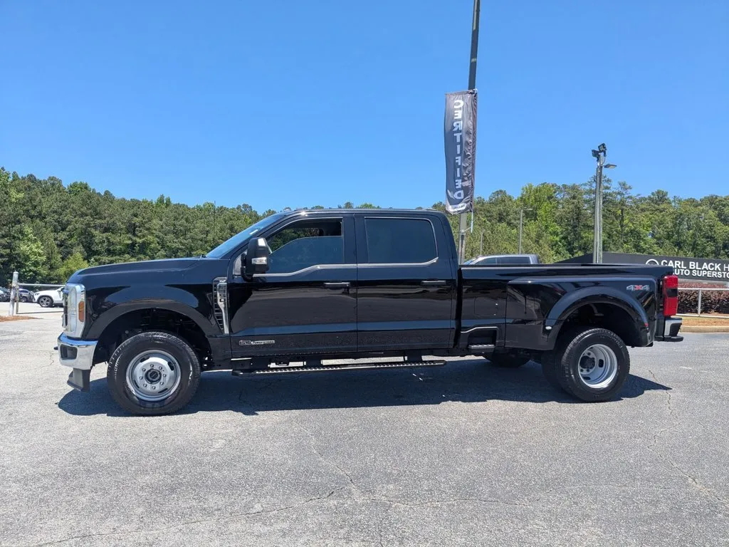 2025 Ford Super Duty F-350 DRW XLT thumbnail 8