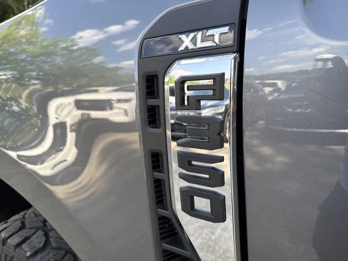 2025 Ford Super Duty F-350 SRW XLT thumbnail 12