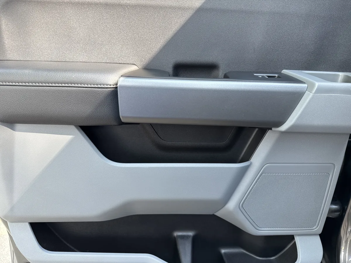 2025 Ford Super Duty F-350 SRW XLT thumbnail 22