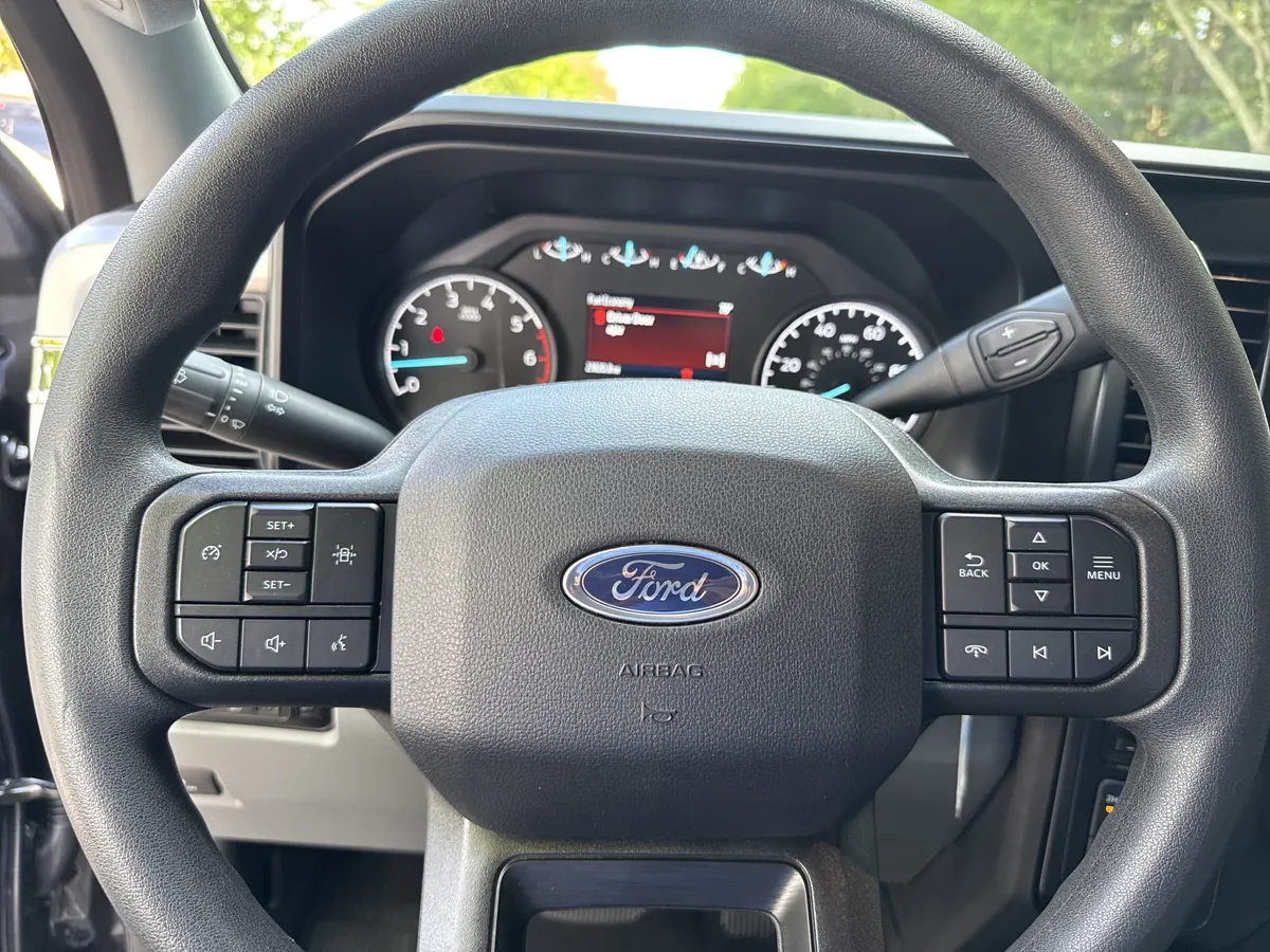 2025 Ford Super Duty F-350 SRW XLT thumbnail 24