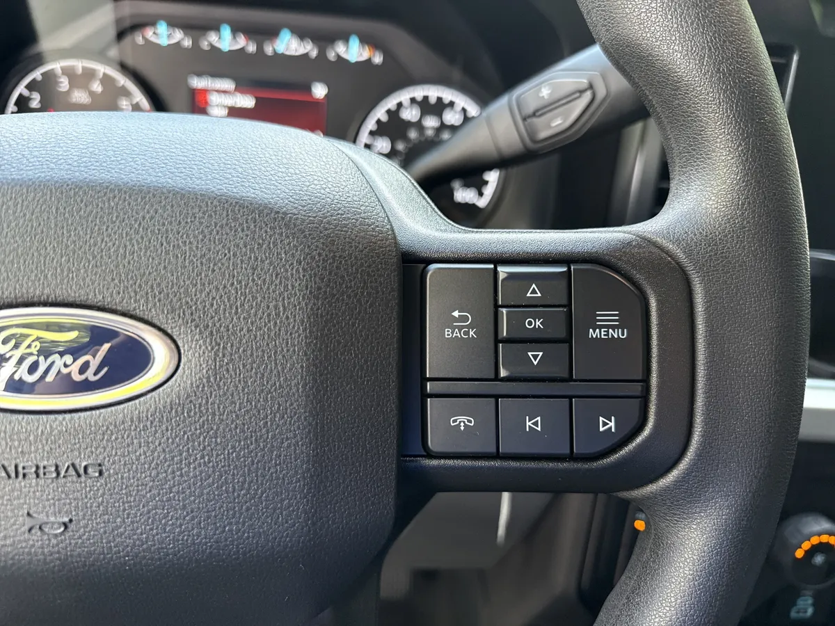 2025 Ford Super Duty F-350 SRW XLT thumbnail 26