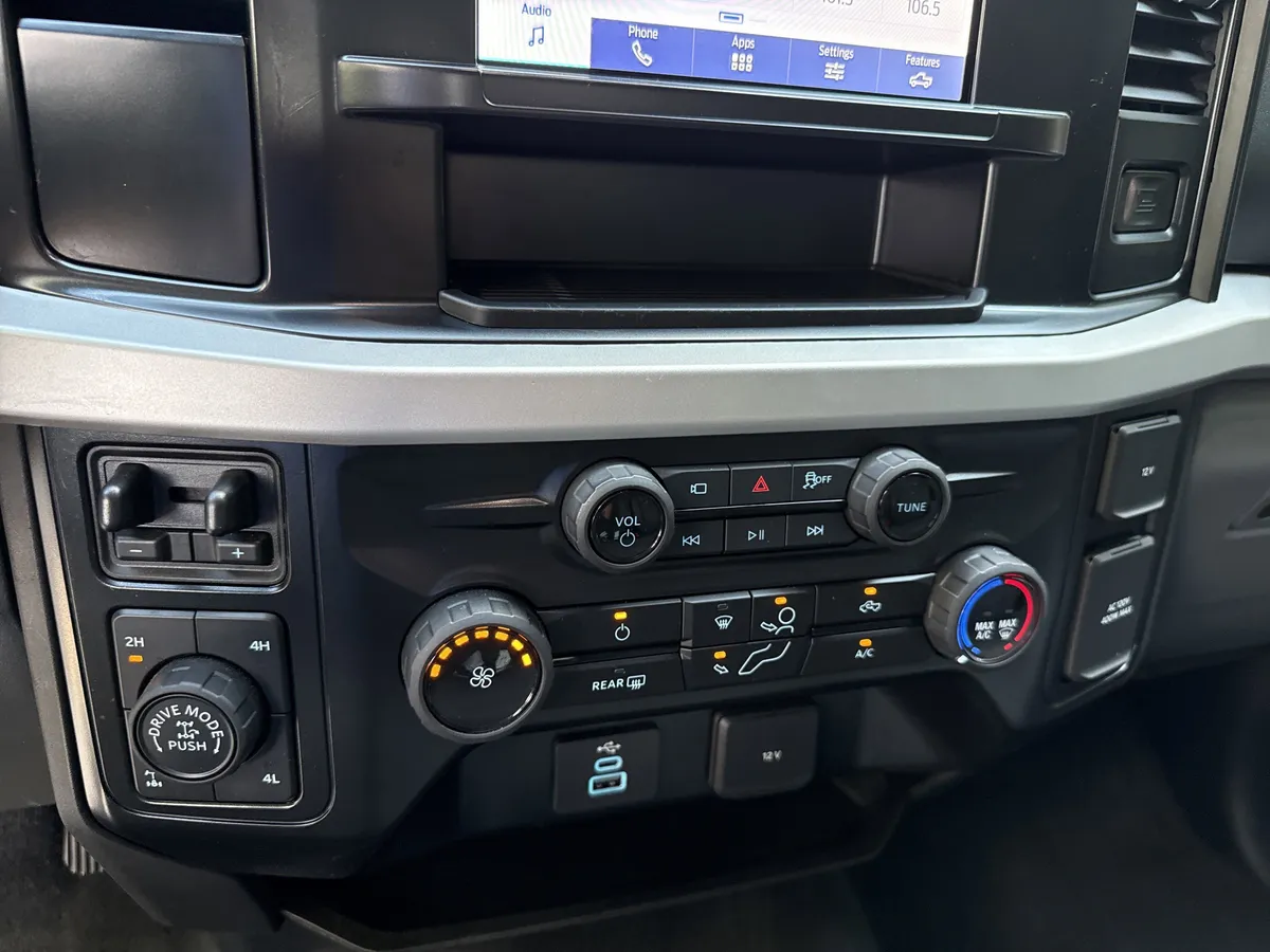 2025 Ford Super Duty F-350 SRW XLT thumbnail 29