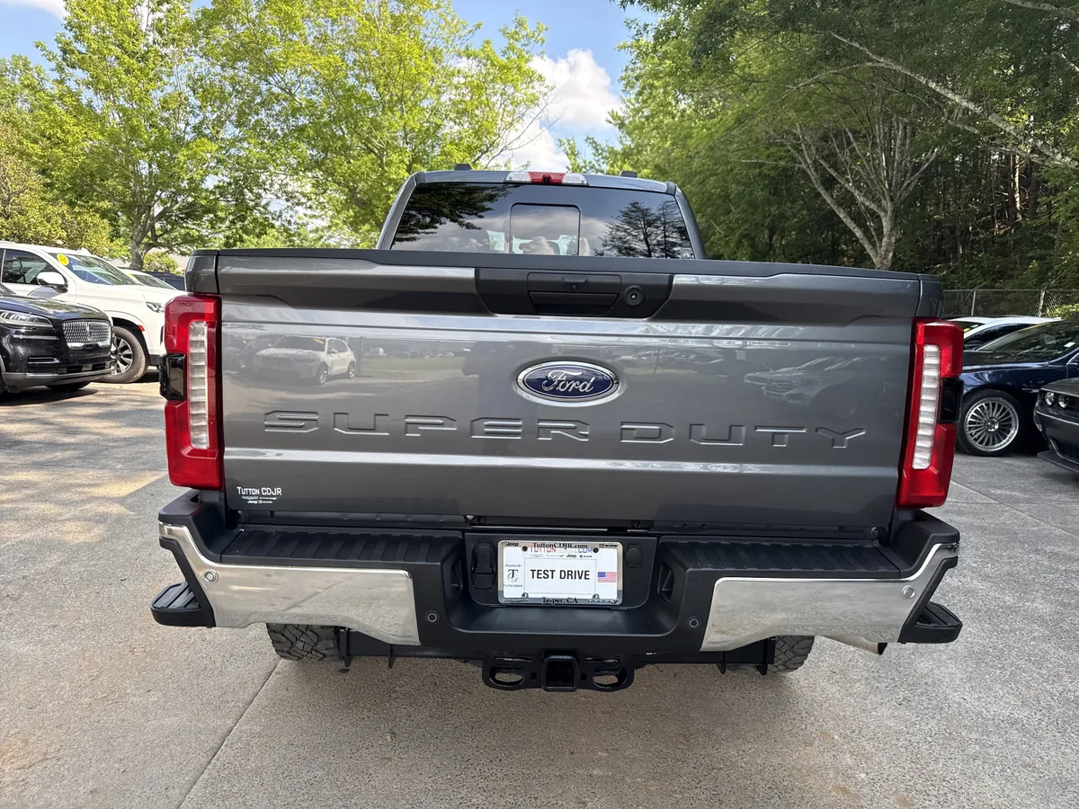 2025 Ford Super Duty F-350 SRW XLT thumbnail 6