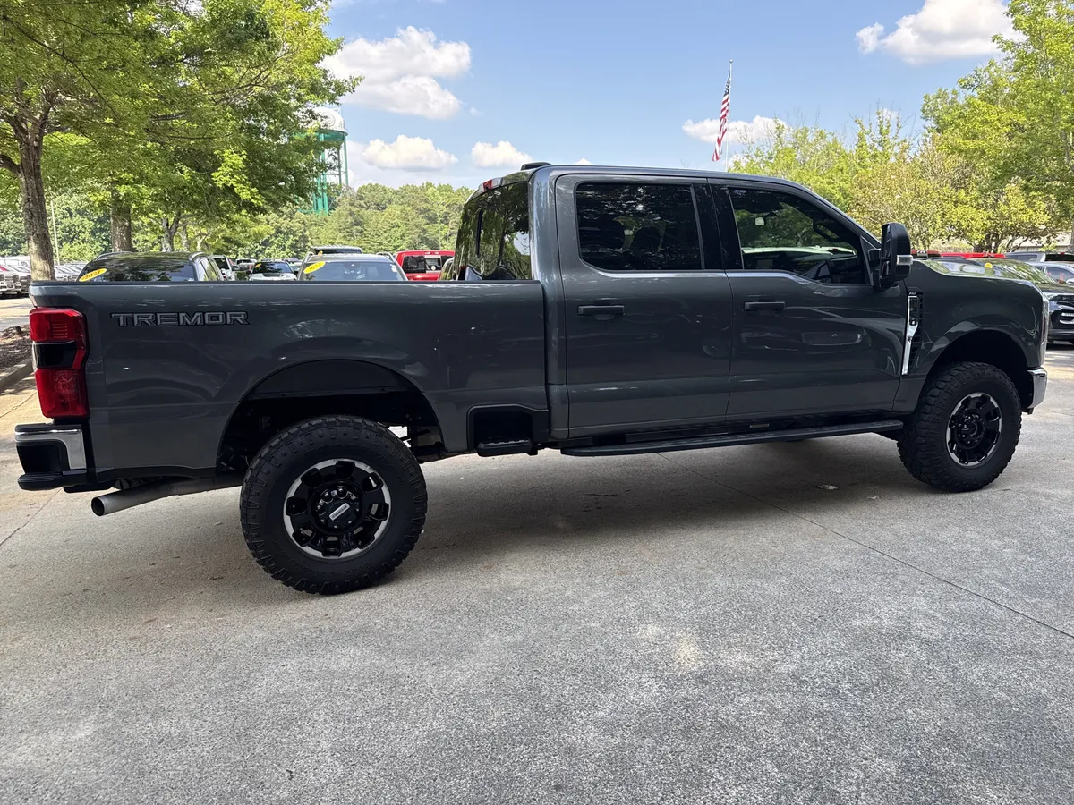 2025 Ford Super Duty F-350 SRW XLT thumbnail 8