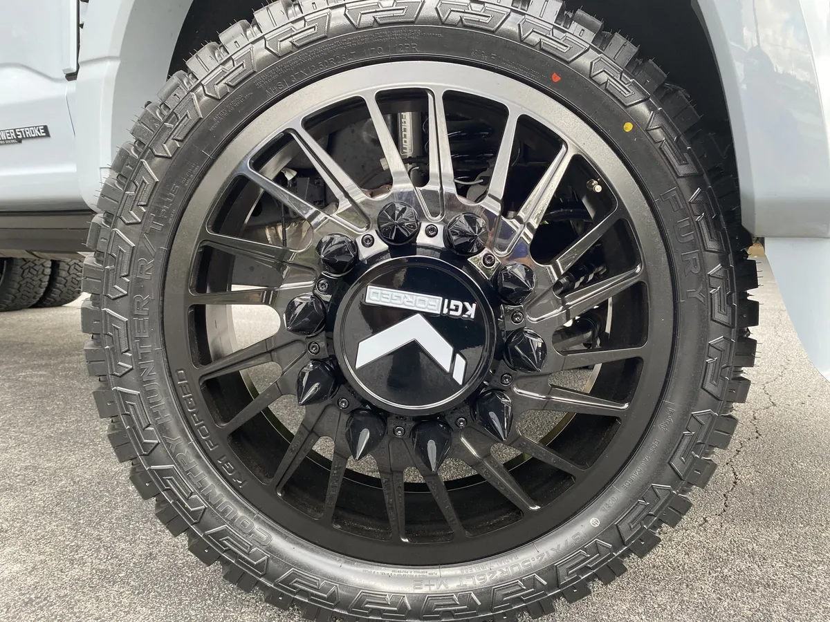 2025 Ford Super Duty F-450 DRW Platinum thumbnail 12