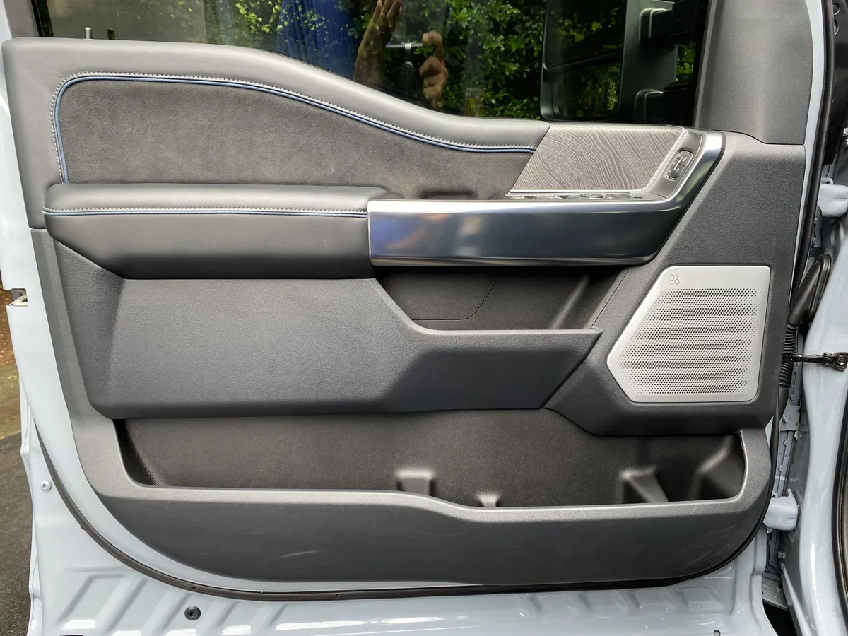 2025 Ford Super Duty F-450 DRW Platinum thumbnail 14