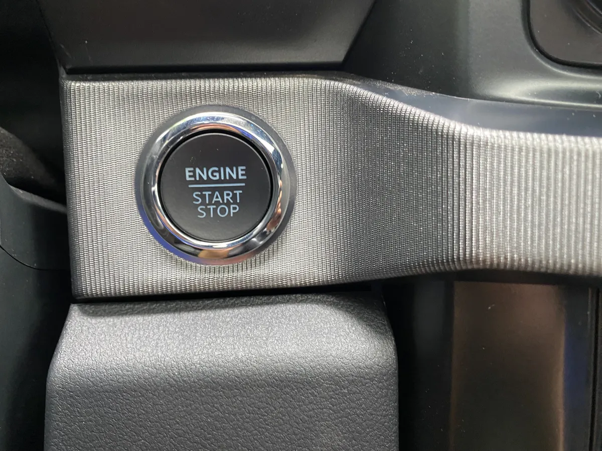 2025 Ford Super Duty F-450 DRW Platinum thumbnail 26