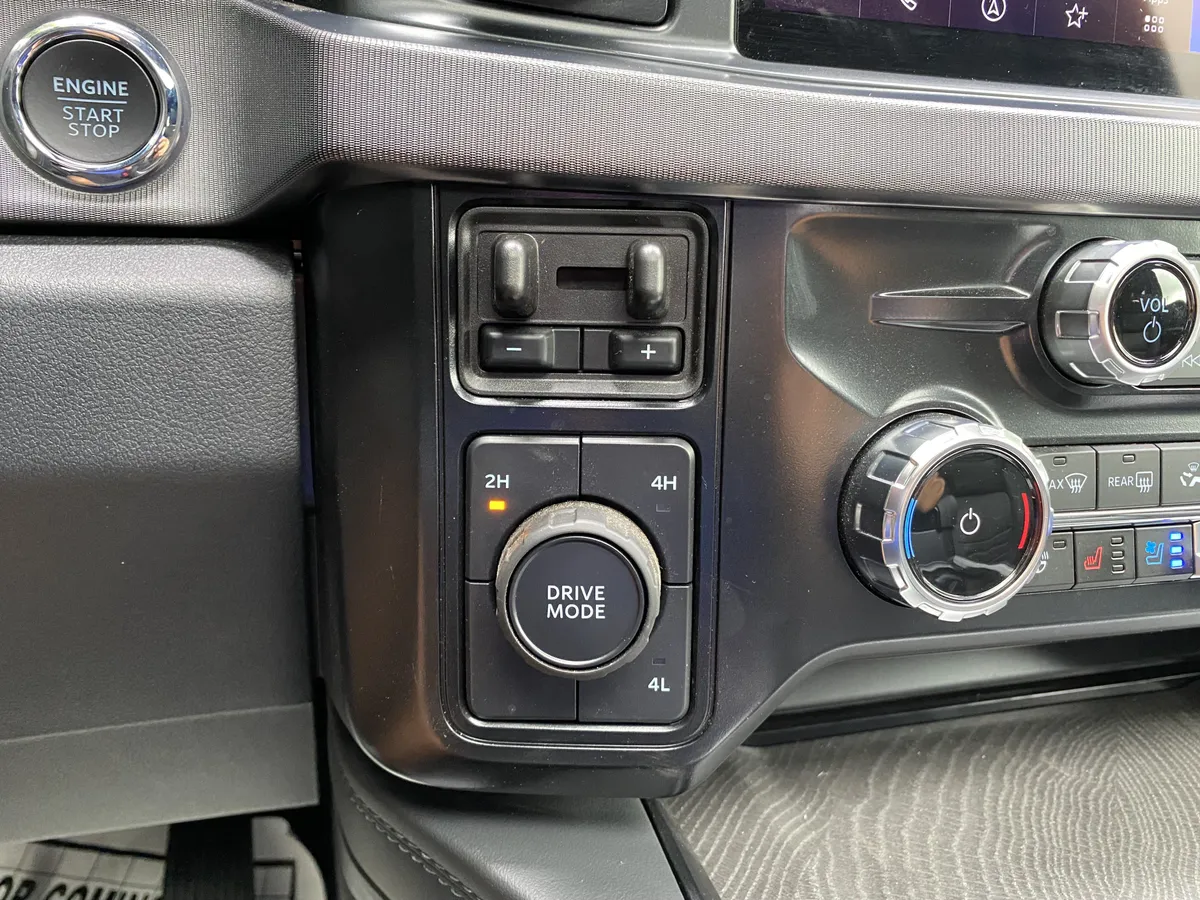 2025 Ford Super Duty F-450 DRW Platinum thumbnail 29