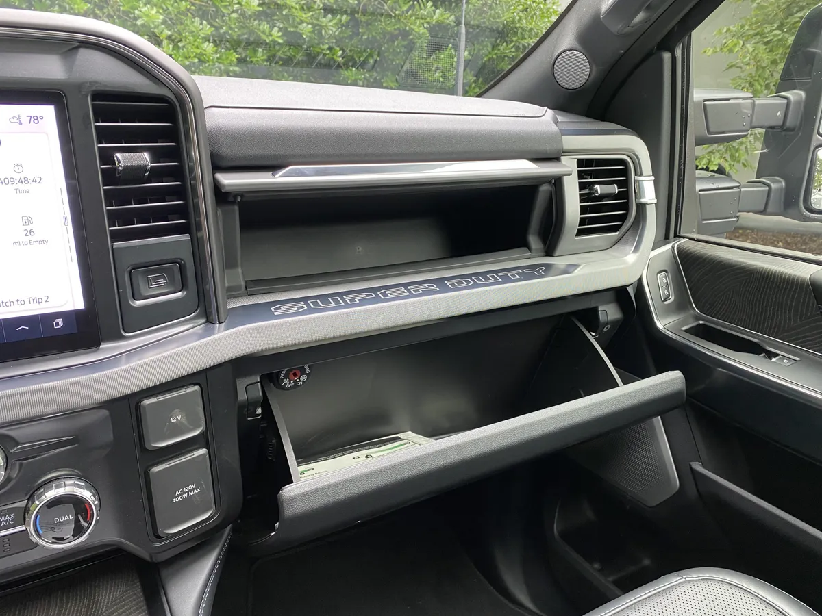 2025 Ford Super Duty F-450 DRW Platinum thumbnail 32