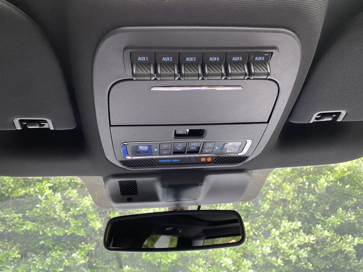 2025 Ford Super Duty F-450 DRW Platinum thumbnail 33