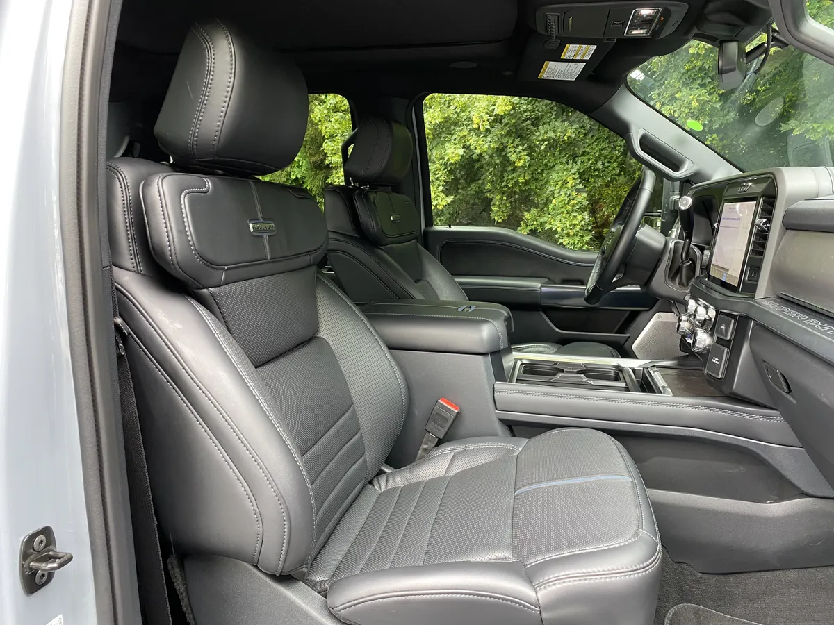 2025 Ford Super Duty F-450 DRW Platinum thumbnail 37