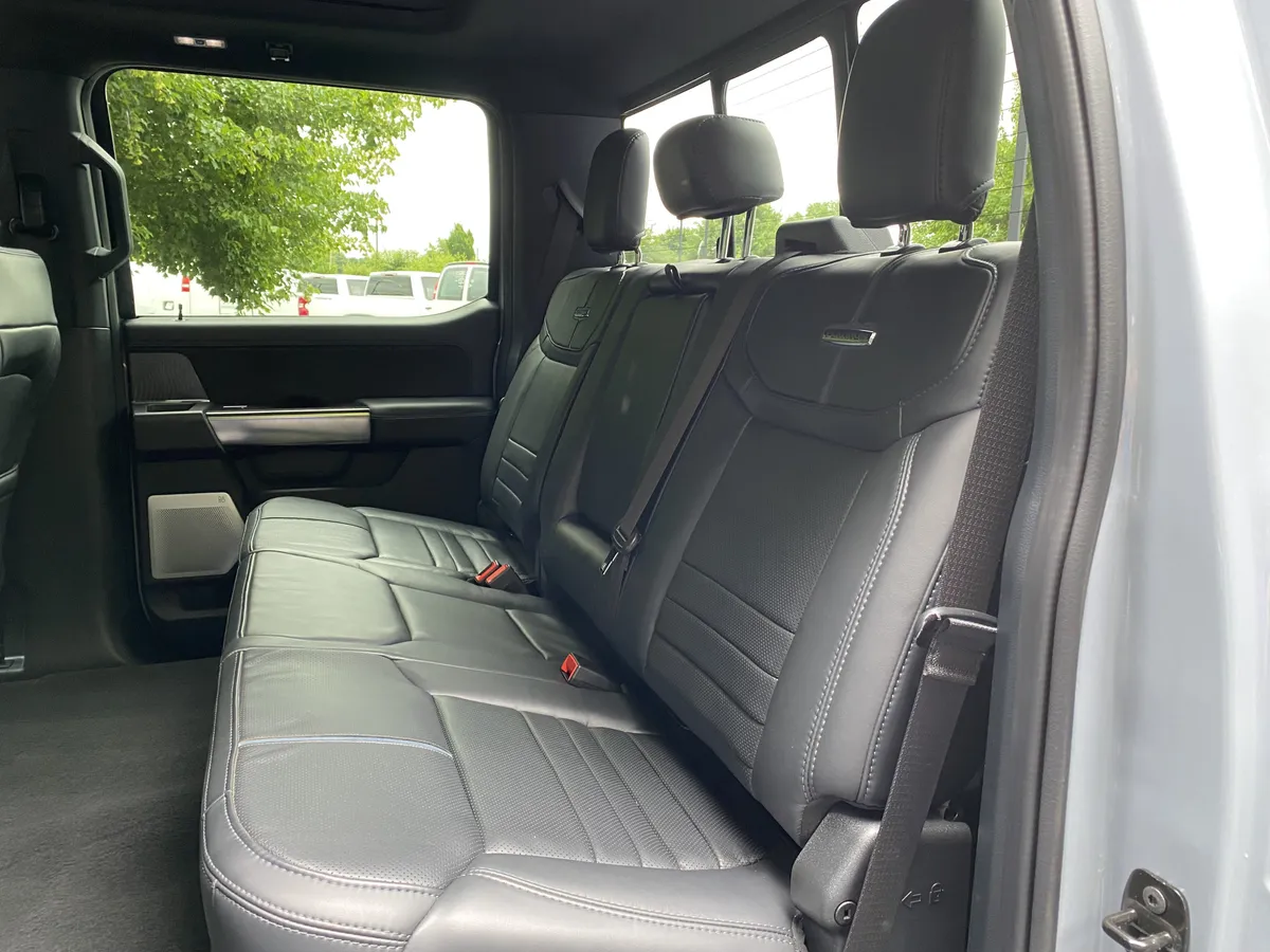 2025 Ford Super Duty F-450 DRW Platinum thumbnail 40