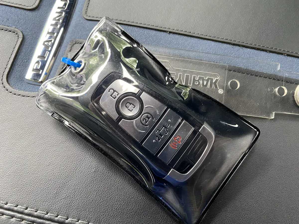 2025 Ford Super Duty F-450 DRW Platinum thumbnail 41