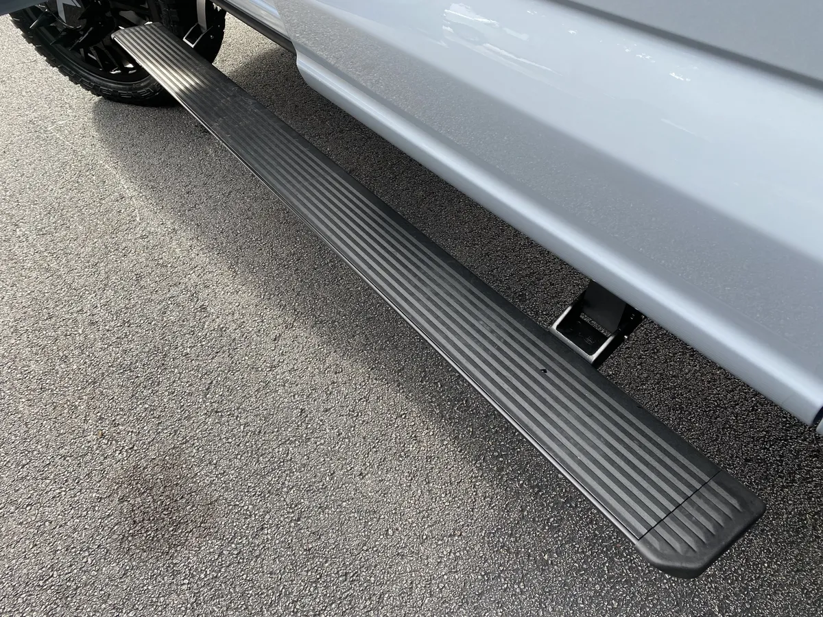 2025 Ford Super Duty F-450 DRW Platinum thumbnail 44