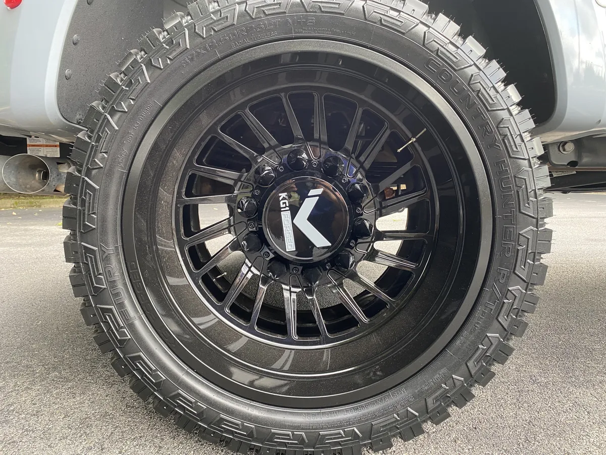 2025 Ford Super Duty F-450 DRW Platinum thumbnail 47