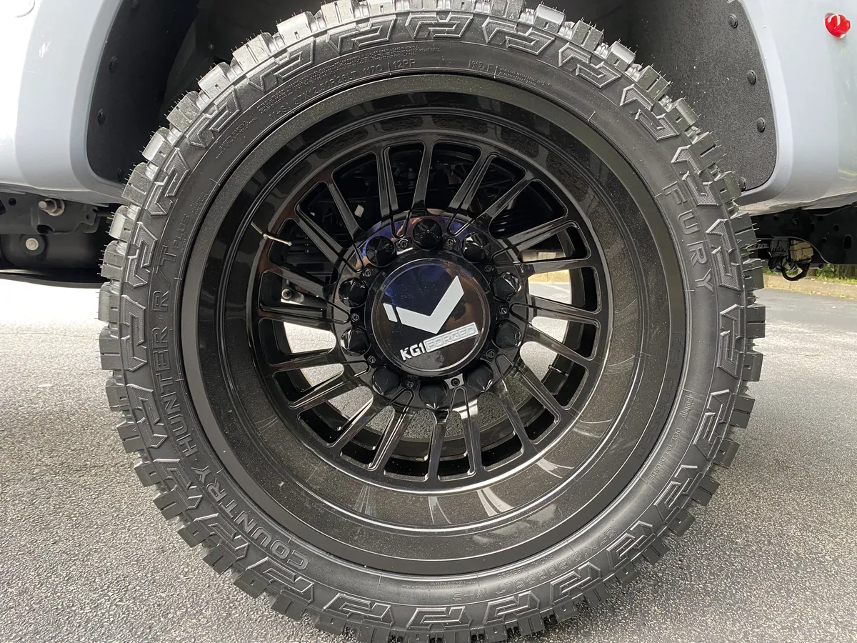 2025 Ford Super Duty F-450 DRW Platinum thumbnail 49