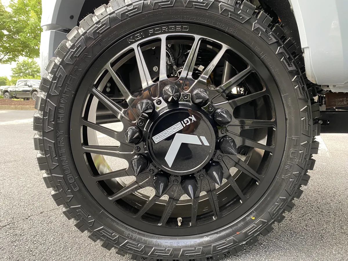 2025 Ford Super Duty F-450 DRW Platinum thumbnail 50