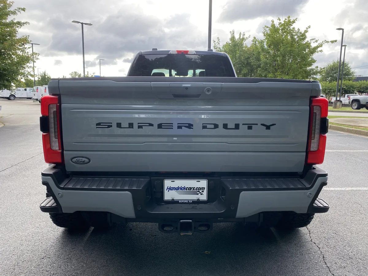 2025 Ford Super Duty F-450 DRW Platinum thumbnail 7