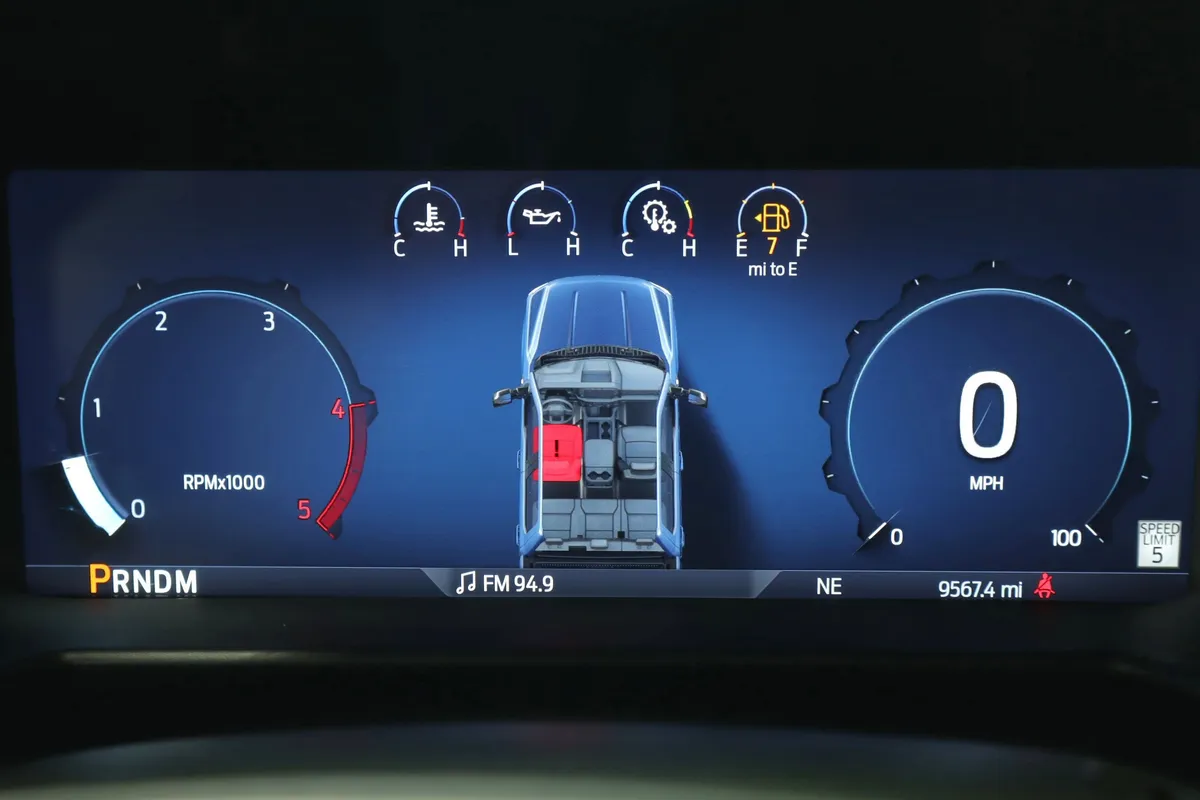 2025 Ford Super Duty F-450 DRW Platinum thumbnail 10