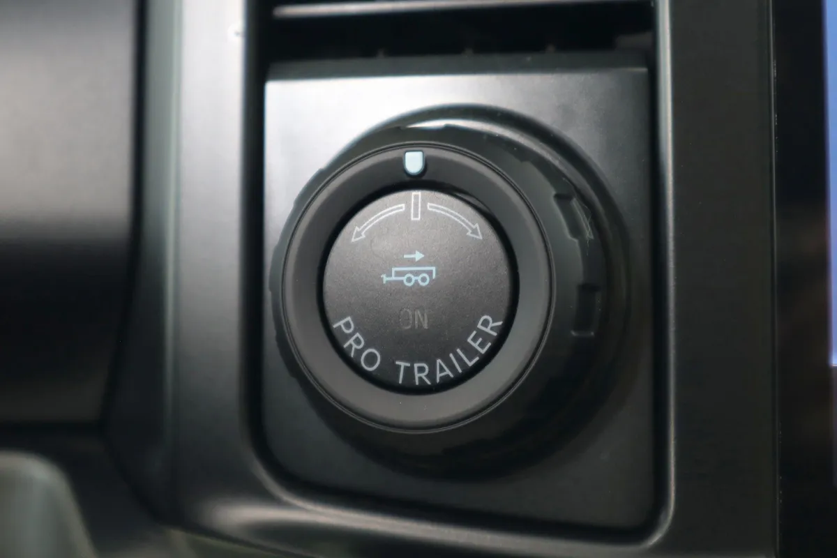 2025 Ford Super Duty F-450 DRW Platinum thumbnail 17
