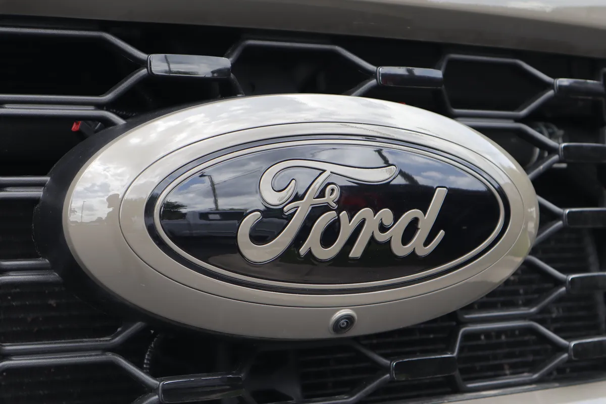 2025 Ford Super Duty F-450 DRW Platinum thumbnail 35
