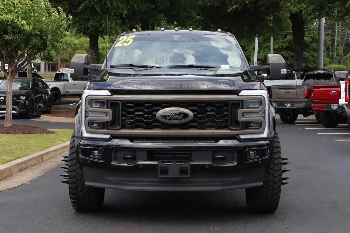 2025 Ford Super Duty F-450 DRW Platinum thumbnail 37