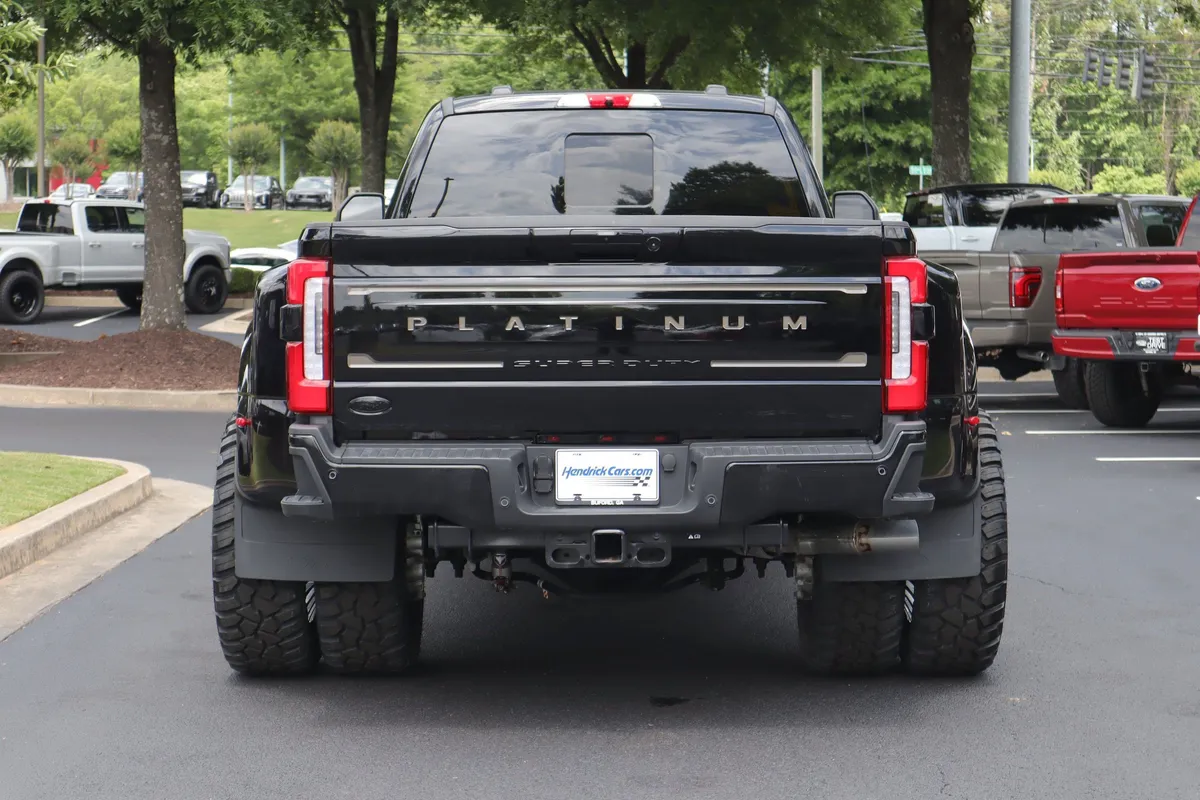 2025 Ford Super Duty F-450 DRW Platinum thumbnail 38