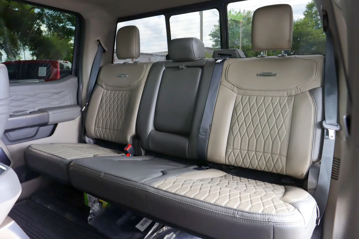 2025 Ford Super Duty F-450 DRW Platinum thumbnail 8