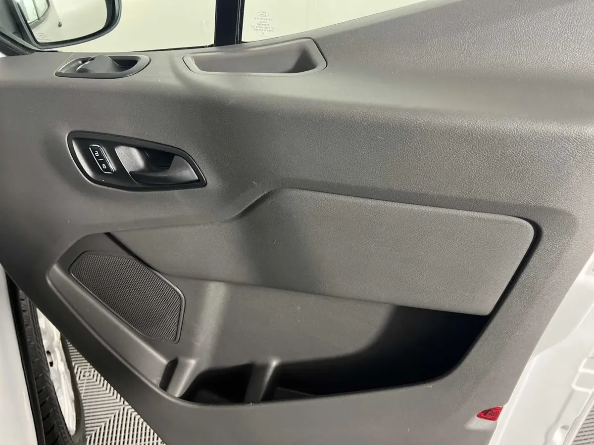 2025 Ford Transit-250 thumbnail 15