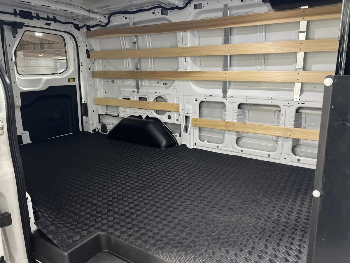2025 Ford Transit-250 thumbnail 16