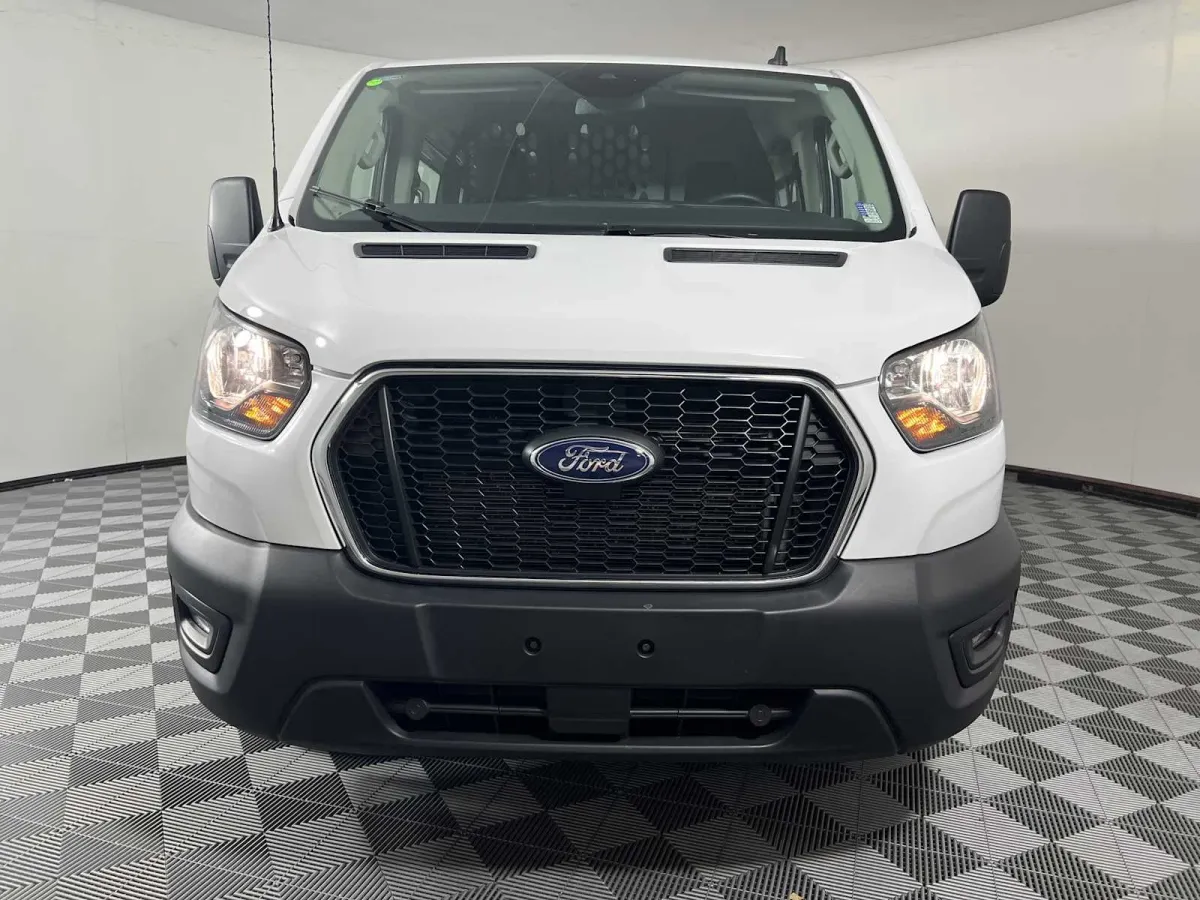 2025 Ford Transit-250 thumbnail 2