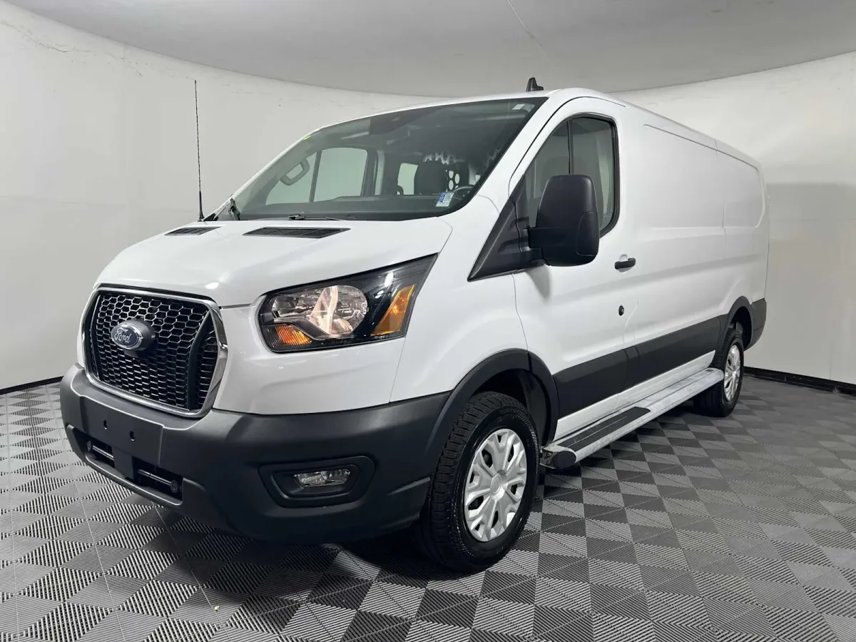 2025 Ford Transit-250 thumbnail 3