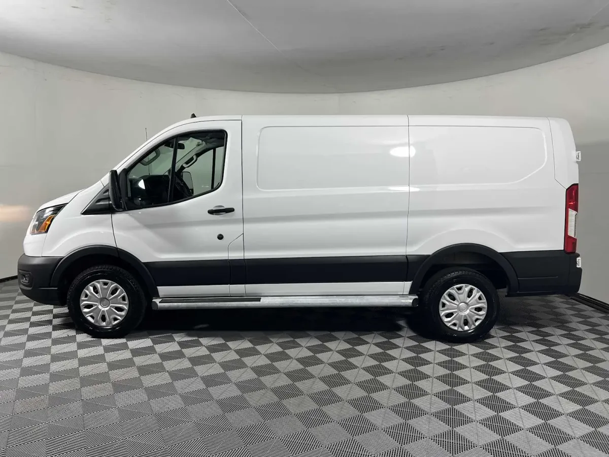 2025 Ford Transit-250 thumbnail 4