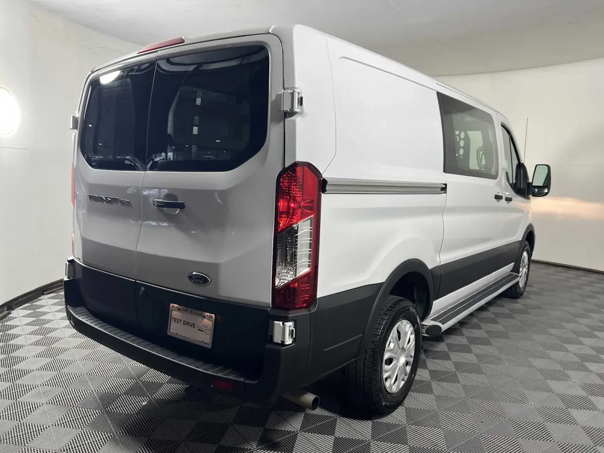 2025 Ford Transit-250 thumbnail 8