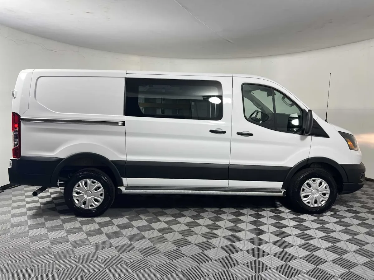 2025 Ford Transit-250 thumbnail 9