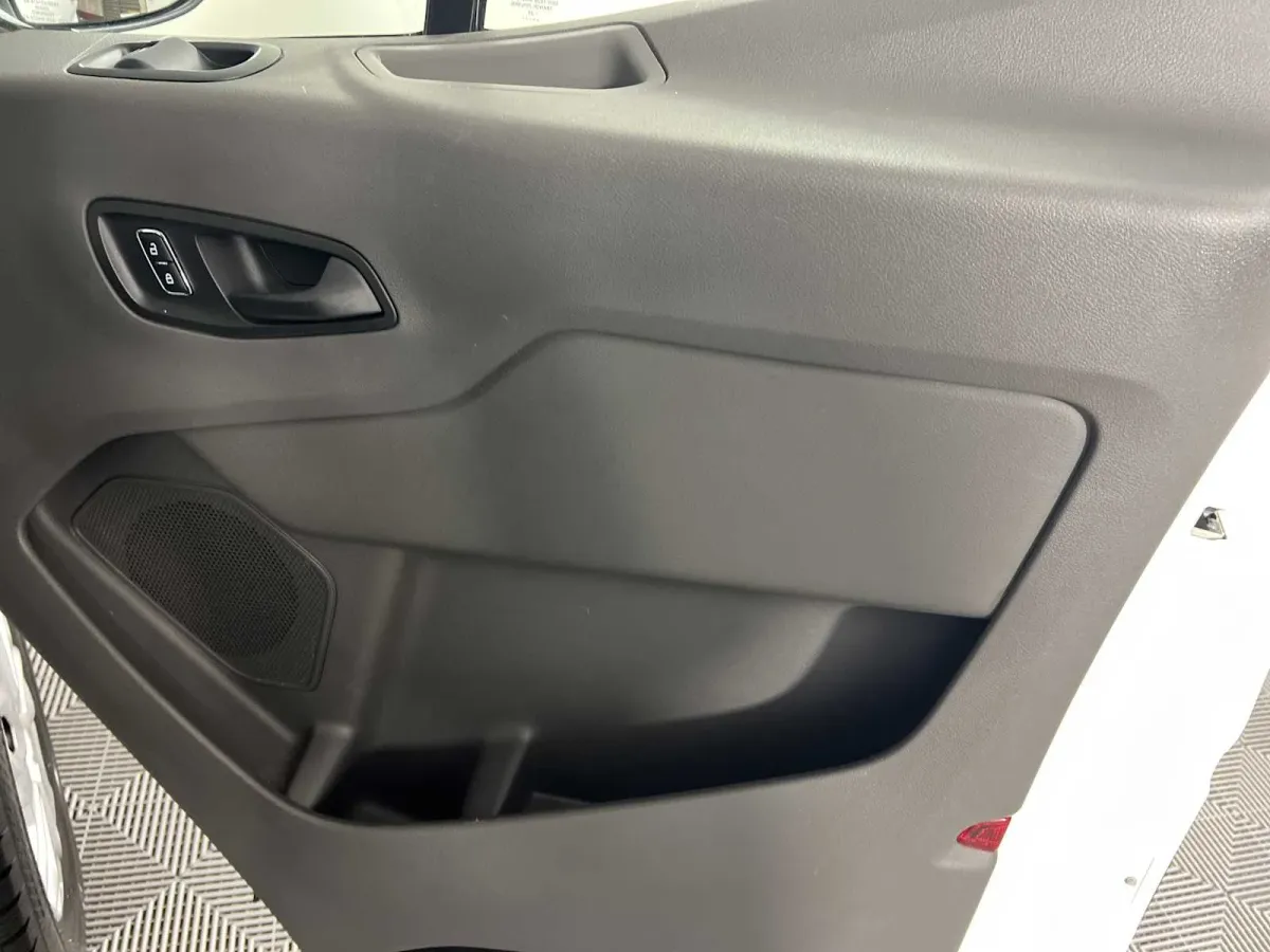 2025 Ford Transit-250 thumbnail 15