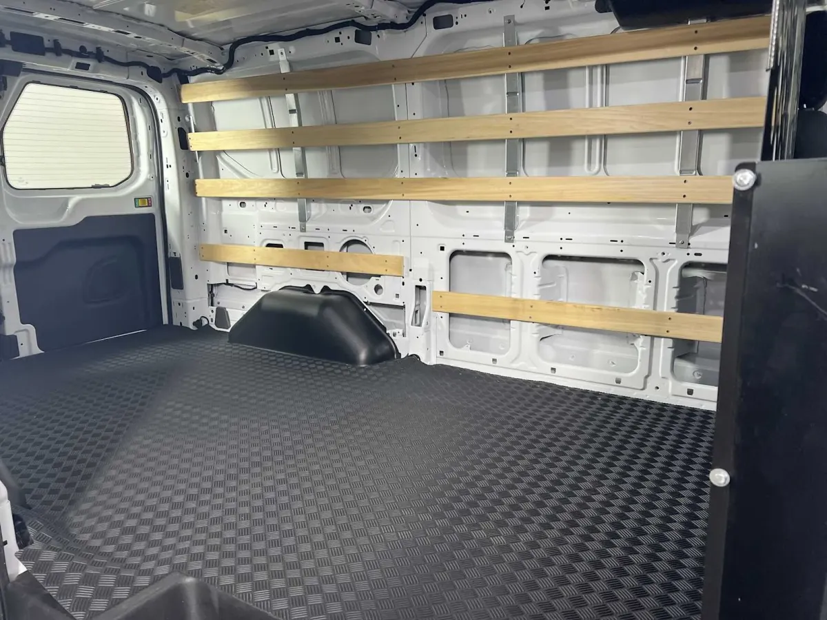 2025 Ford Transit-250 thumbnail 16