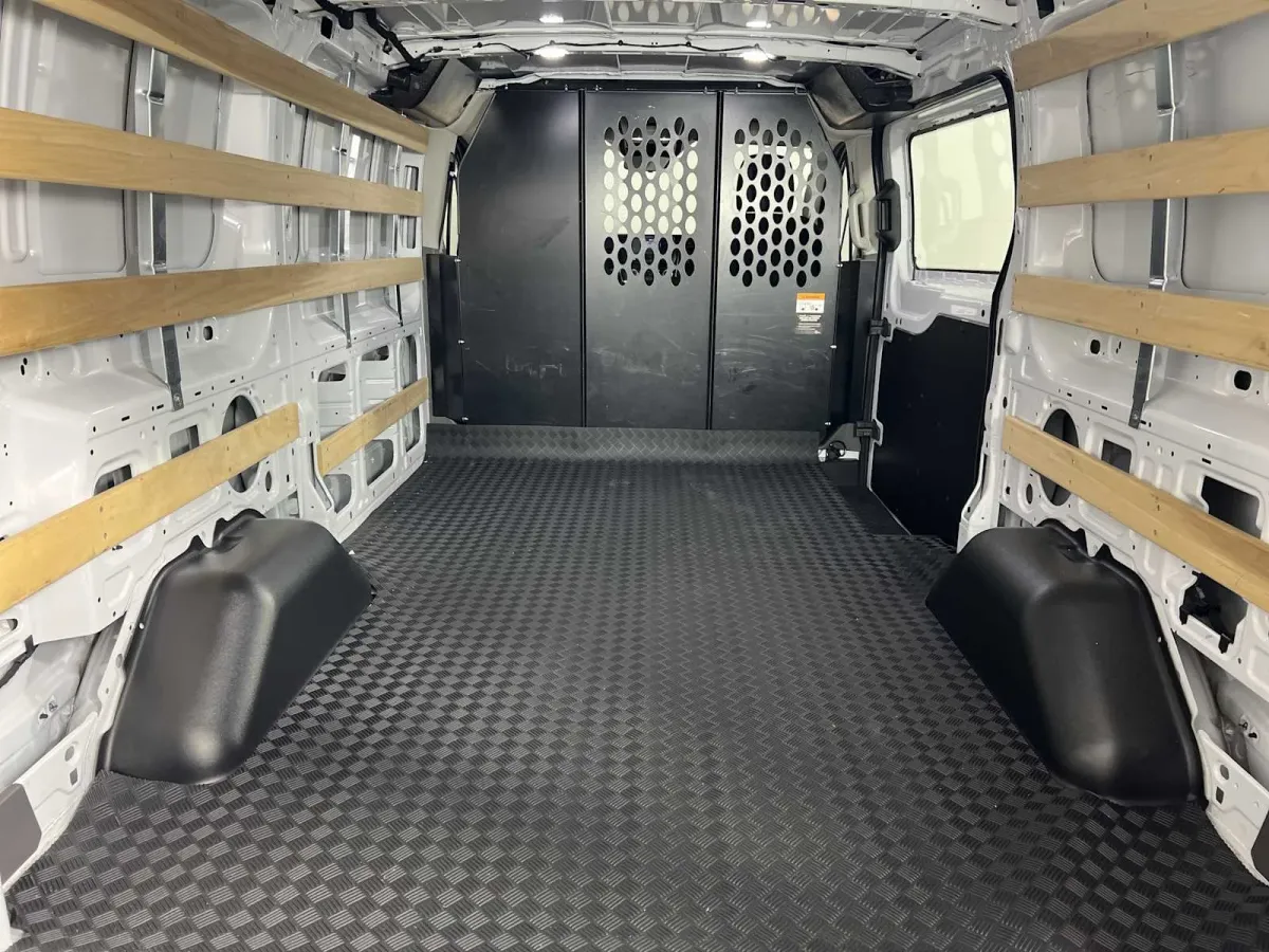 2025 Ford Transit-250 thumbnail 18