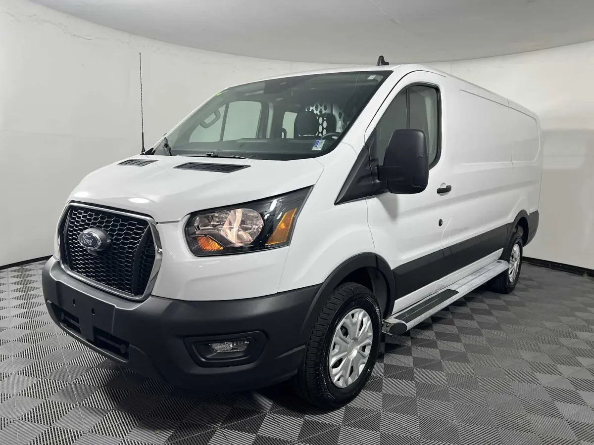 2025 Ford Transit-250 thumbnail 3