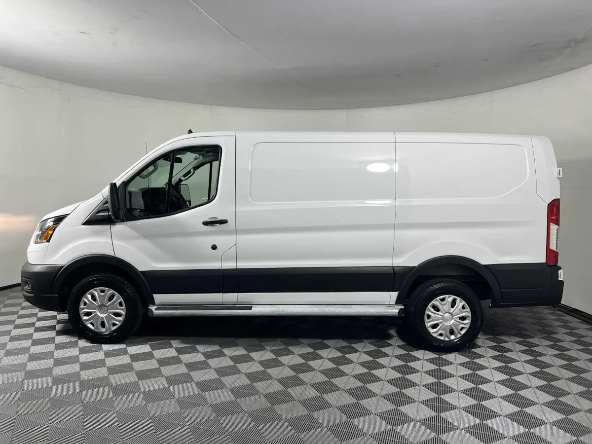 2025 Ford Transit-250 thumbnail 4