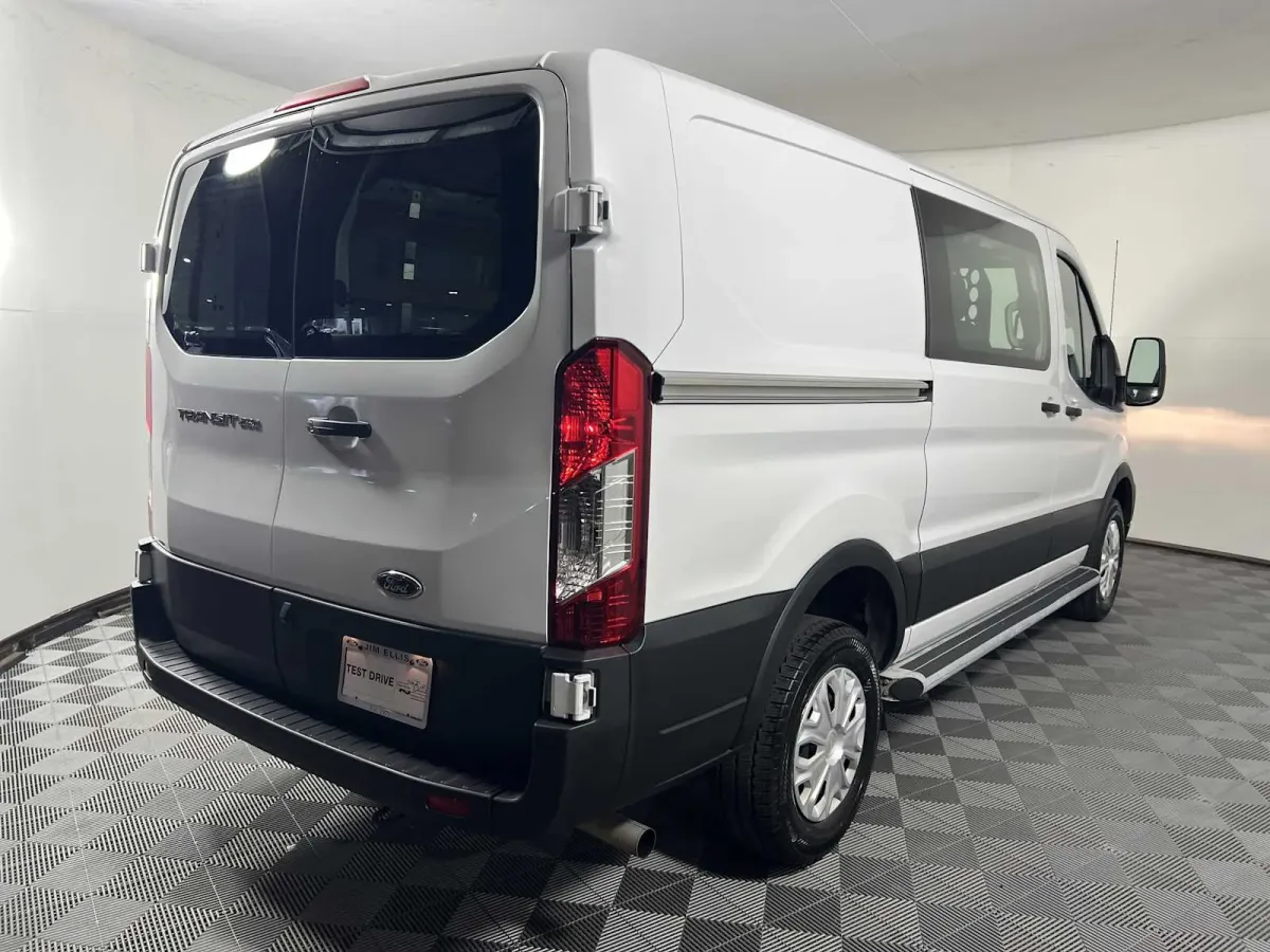 2025 Ford Transit-250 thumbnail 8