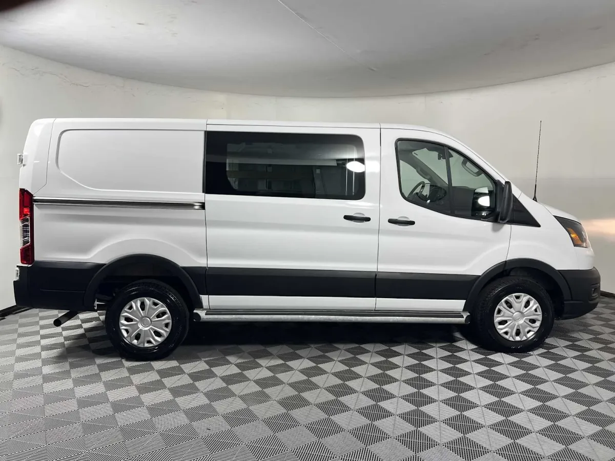 2025 Ford Transit-250 thumbnail 9