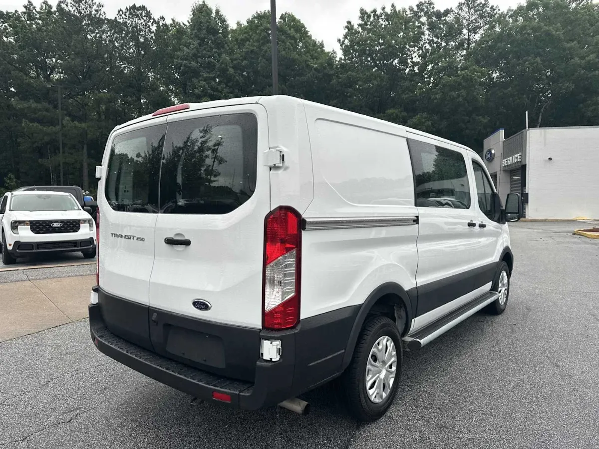 2025 Ford Transit-250 thumbnail 12