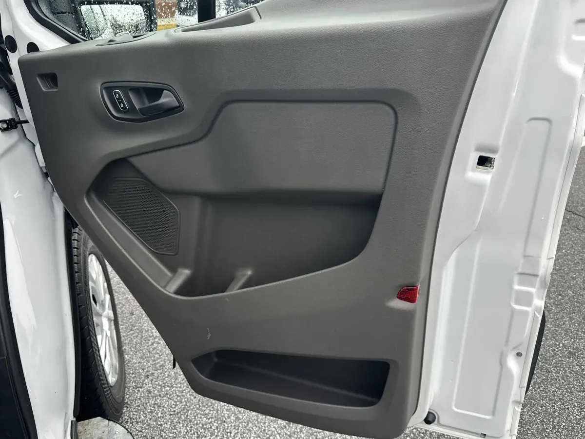 2025 Ford Transit-250 thumbnail 22
