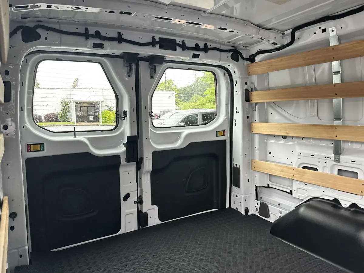 2025 Ford Transit-250 thumbnail 23