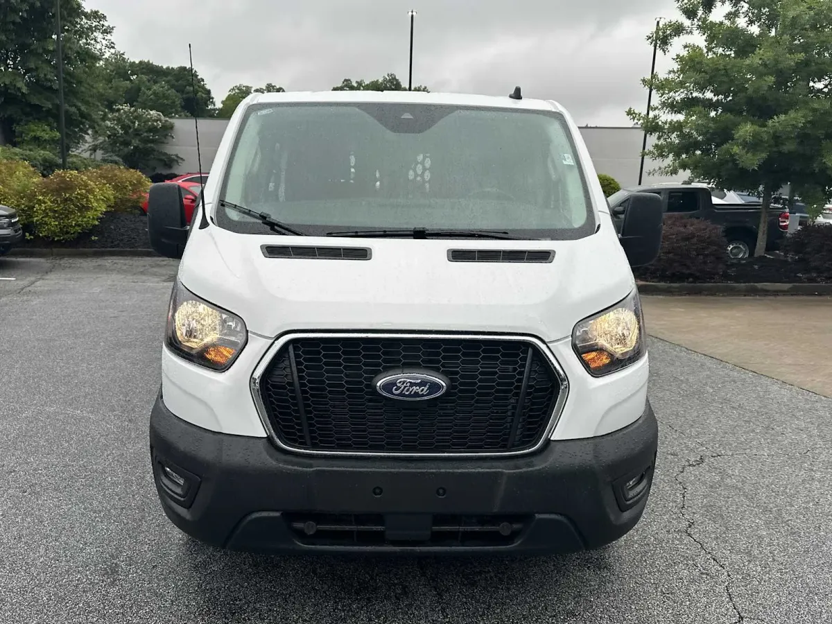2025 Ford Transit-250 thumbnail 3