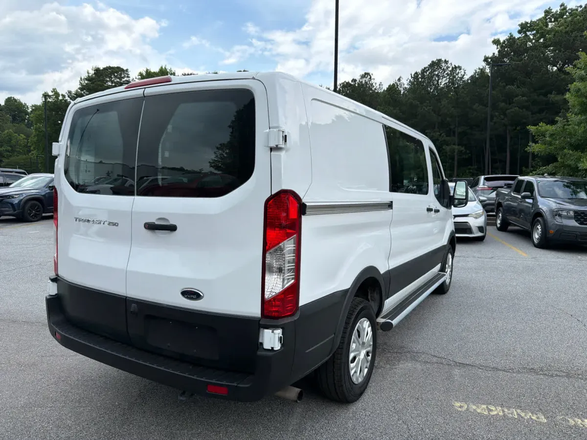 2025 Ford Transit-250 thumbnail 4