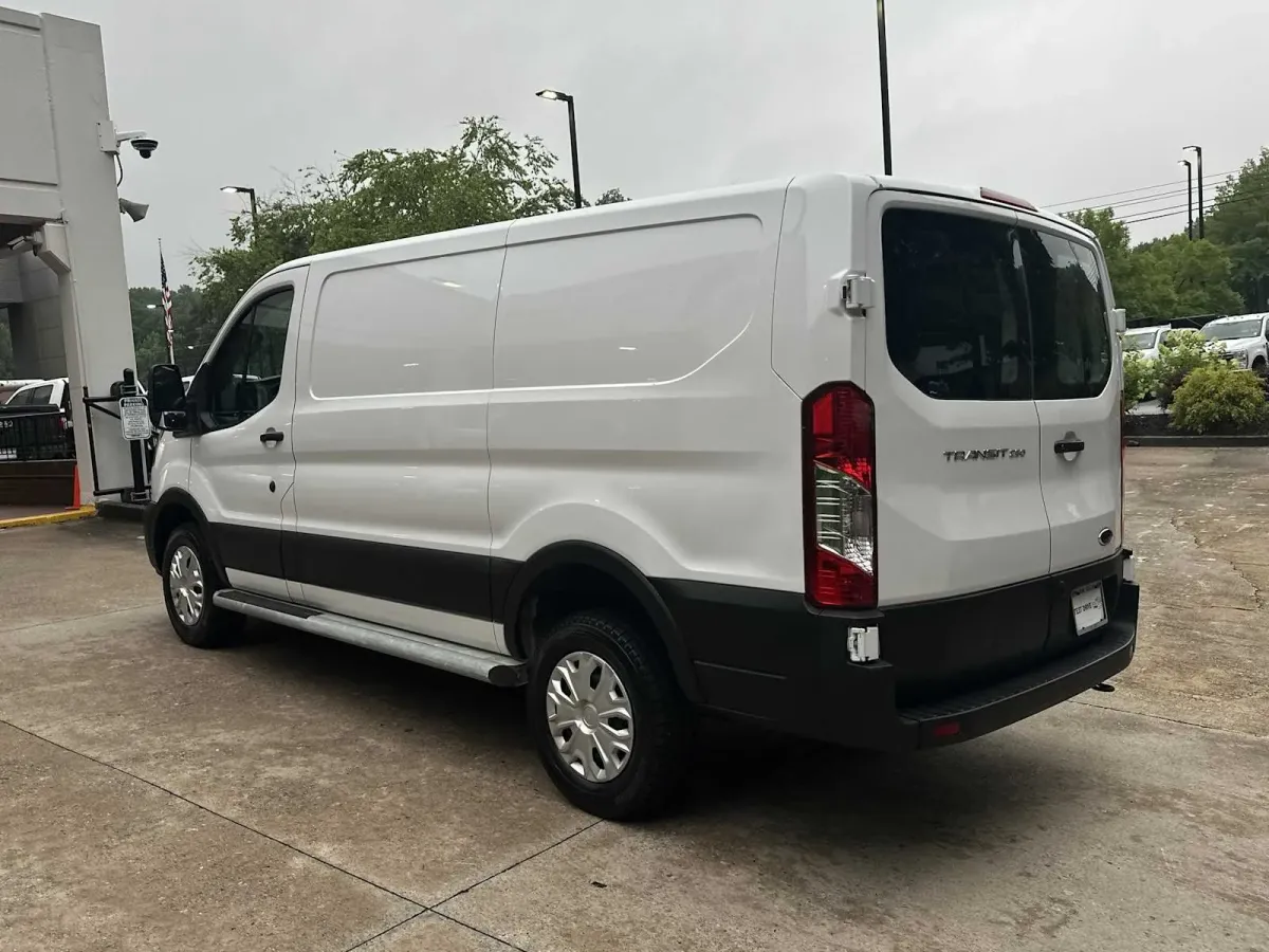 2025 Ford Transit-250 thumbnail 10